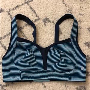 Lululemon Ta Ta Tamer in size 34D - blue stripe
